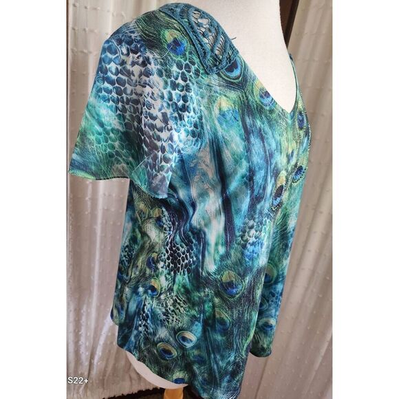 F74 B.L.E.U. Peacock blue & green blouse, crochet, deep V-neck & flutter sleeves - Picture 5 of 10